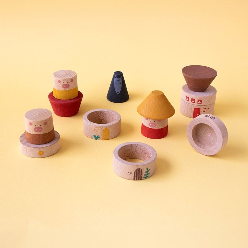 wooden toy of the 3 little pigs